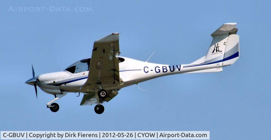 C-GBUV, 2005 Diamond DA-40 Diamond Star C/N 40.467, Approaching rwy 25