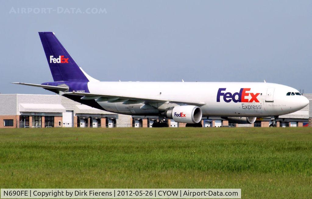N690FE, 2007 Airbus A300F4-605R C/N 0876, Taxing to the FedEx Terminal after just arriving from Buffalo.
