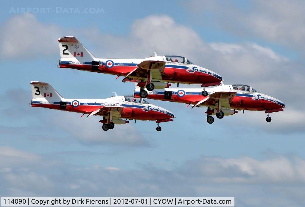 114090, Canadair CT-114 Tutor C/N 1090, Approaching rwy 32 after a flying demonstration over Cornwall earlier in the morning. A/C 114090 # 2, 114013 #1, and 114149 #3.