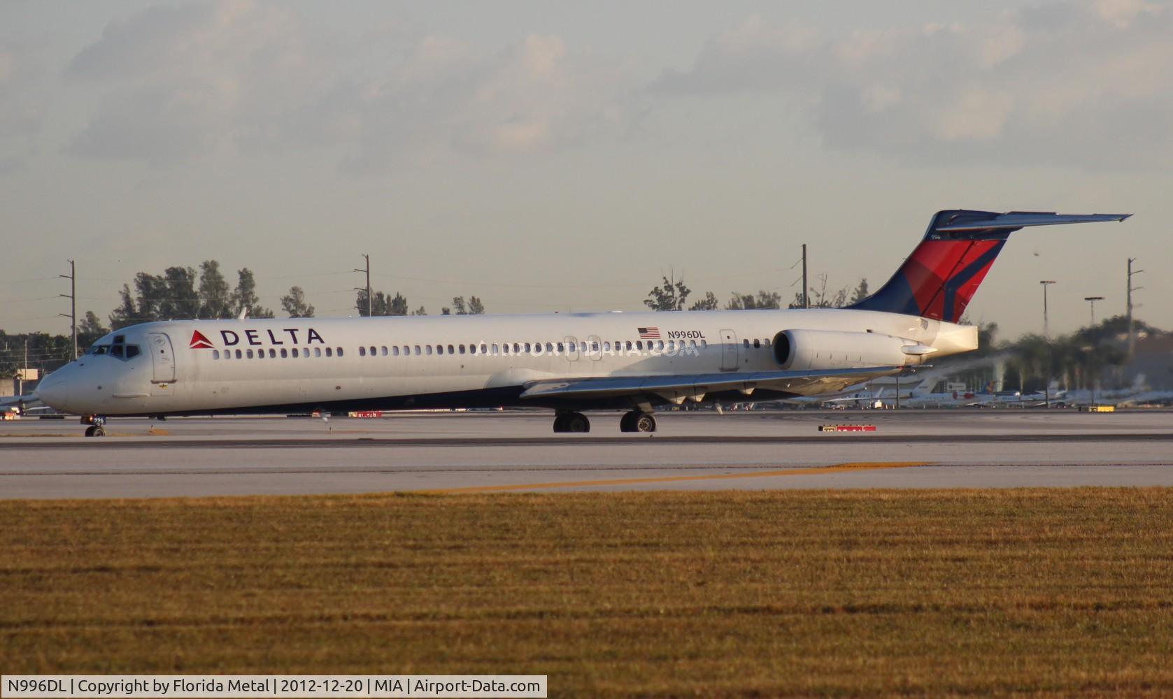 N996DL, 1991 McDonnell Douglas MD-88 C/N 53363, Delta MD-88