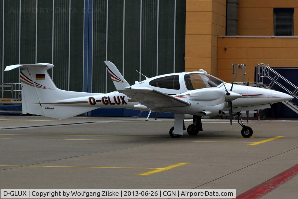 D-GLUX, 2005 Diamond DA-42 Twin Star C/N 42.015, visitor