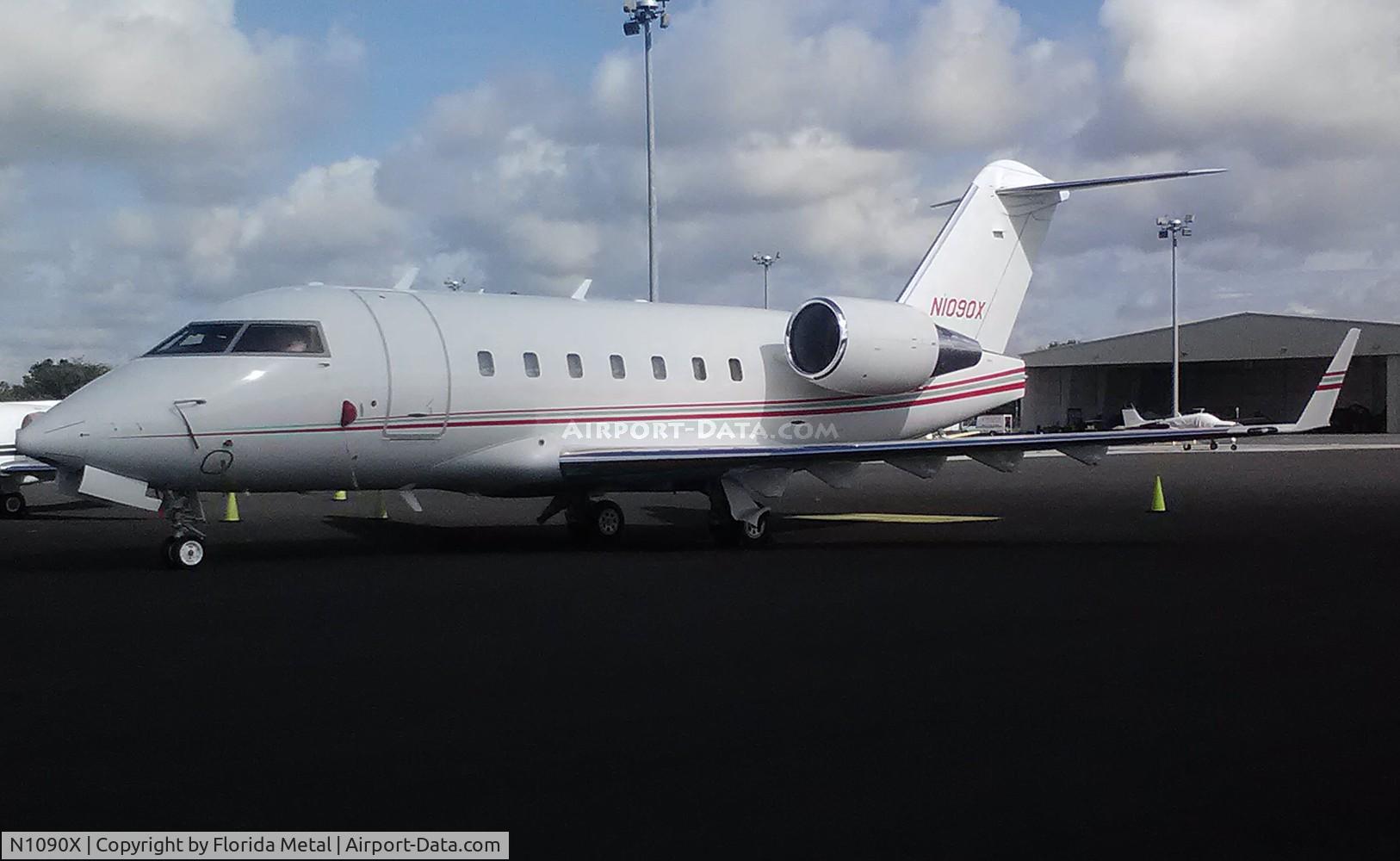 N1090X, 2004 Bombardier Challenger 604 (CL-600-2B16) C/N 5576, Challenger 604