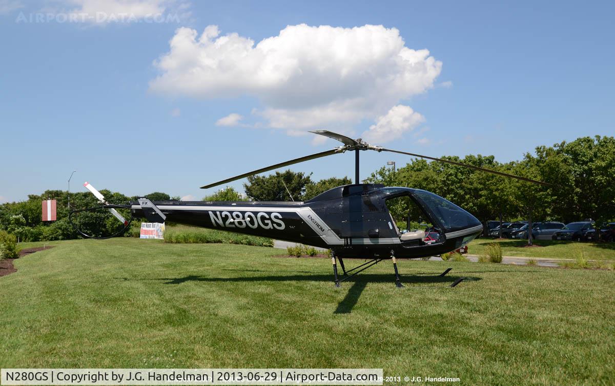 N280GS, 1991 Enstrom 280FX Shark C/N 2063, Starboard view on restaurant's grounds.