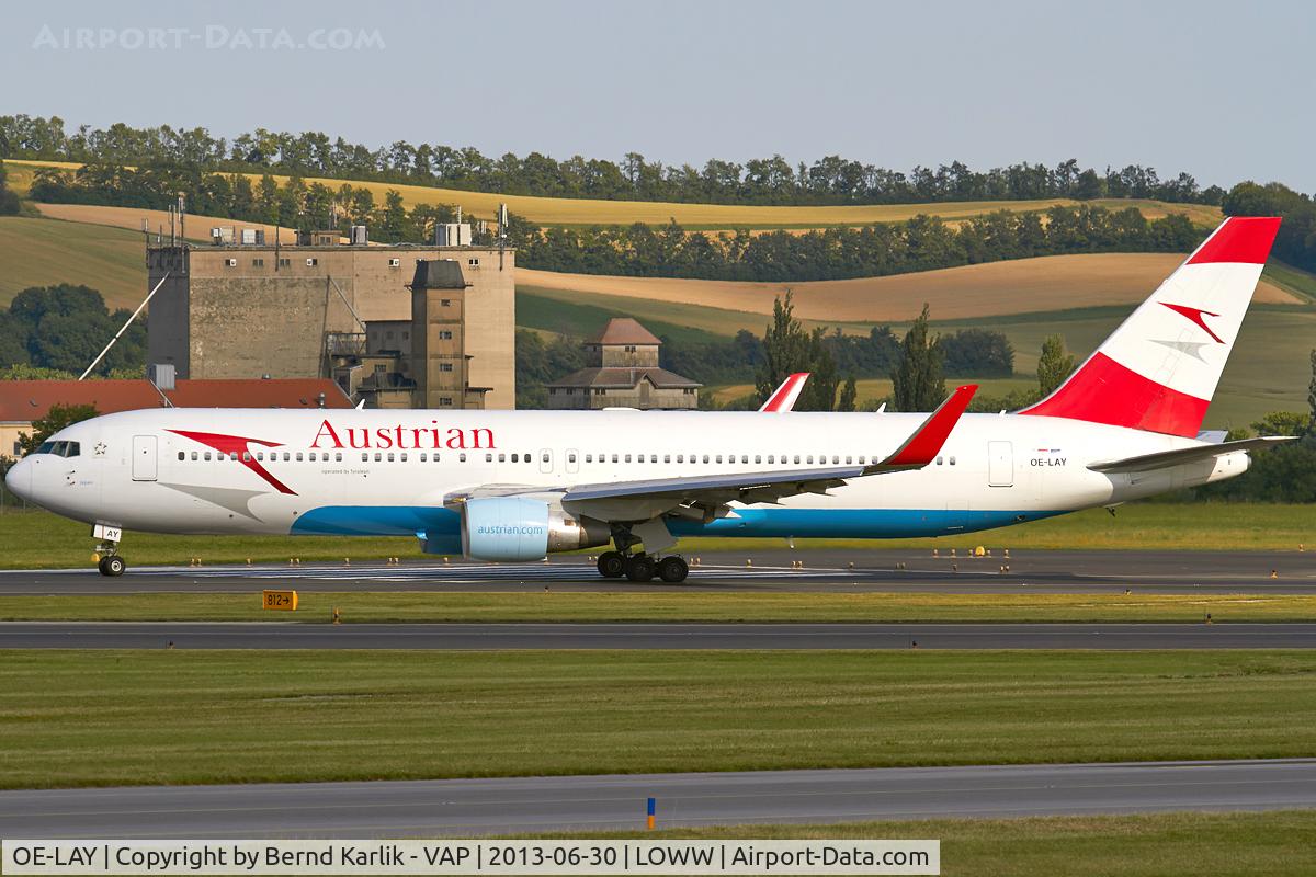 OE-LAY, 1998 Boeing 767-3Z9/ER C/N 29867, Rwy 34