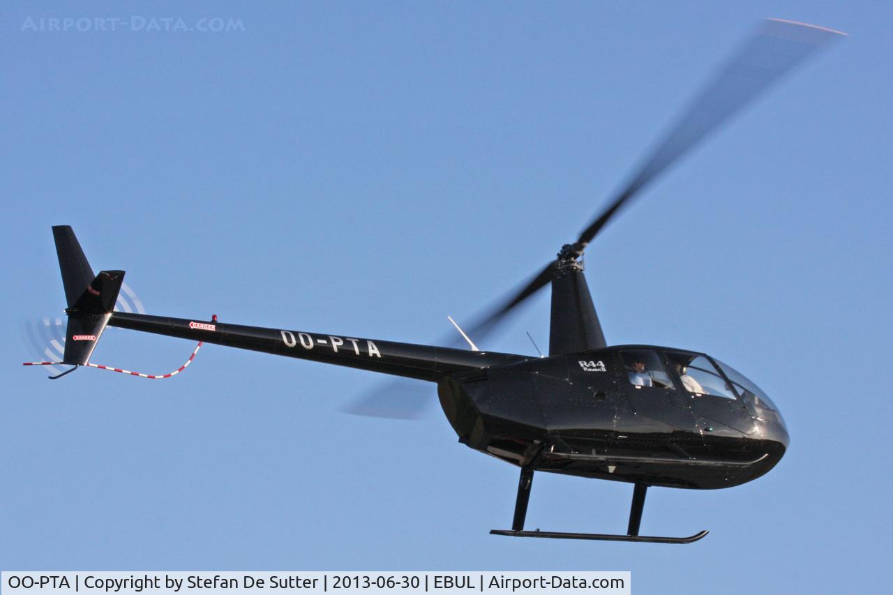 OO-PTA, 2006 Robinson R44 Raven II C/N 11445, Open door Vliegclub Ursel.
