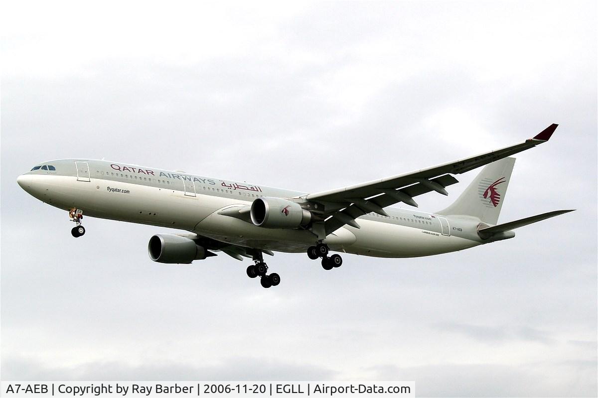 A7-AEB, 2004 Airbus A330-302 C/N 637, Airbus A330-302 [637] (Qatar Airways) Heathrow~G 20/11/2006. Earlier scheme.
