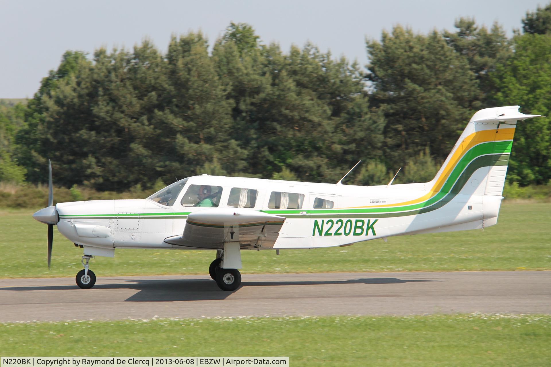 N220BK, Piper PA-32RT-300 C/N 32R7985102, Touch and go  at Genk  8-6-13