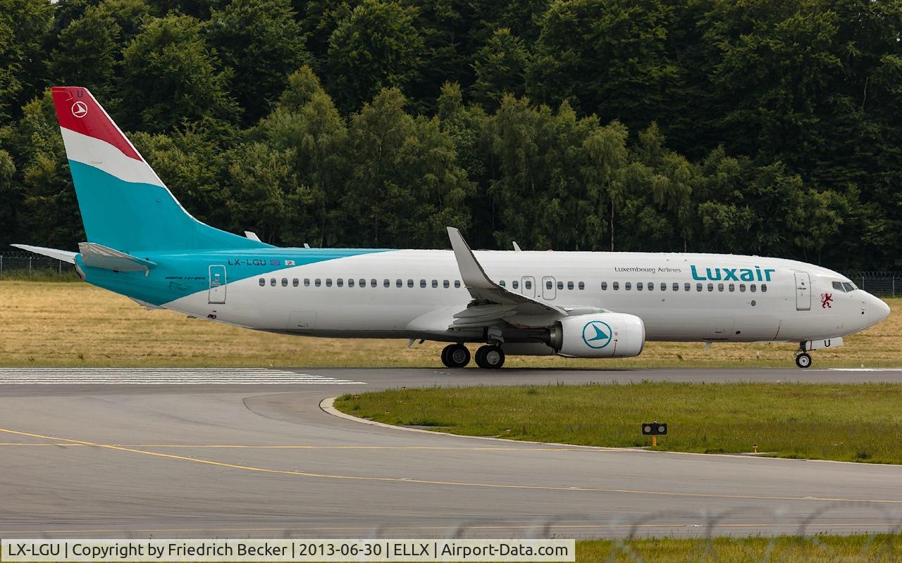 LX-LGU, 2012 Boeing 737-8C9 C/N 41047, lined up for departure