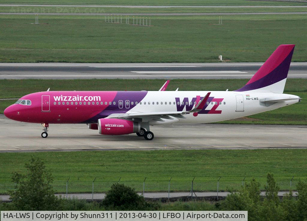 HA-LWS, 2013 Airbus A320-232 C/N 5608, Delivery day...