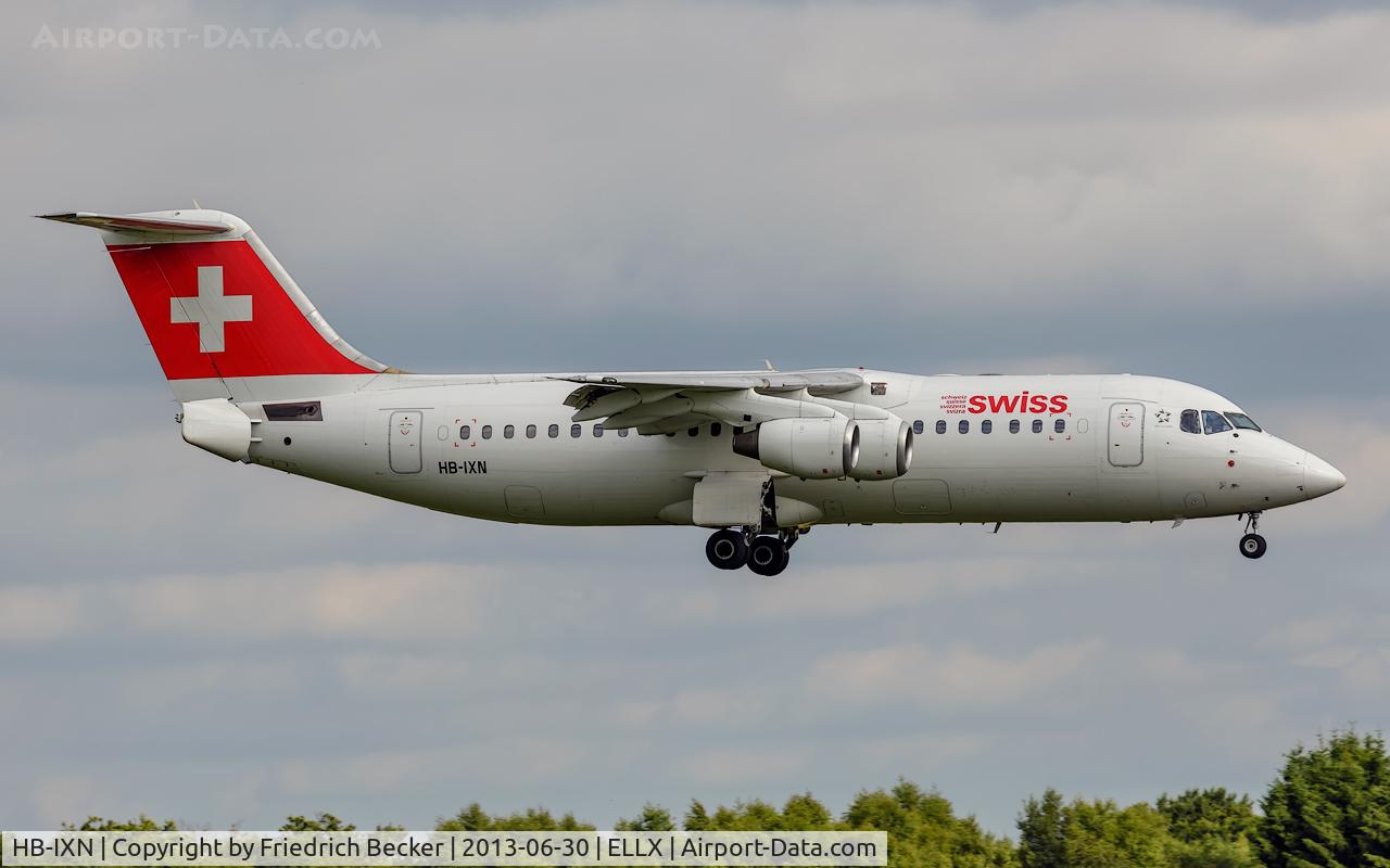HB-IXN, 1996 British Aerospace Avro 146-RJ100 C/N E3286, on final RW24