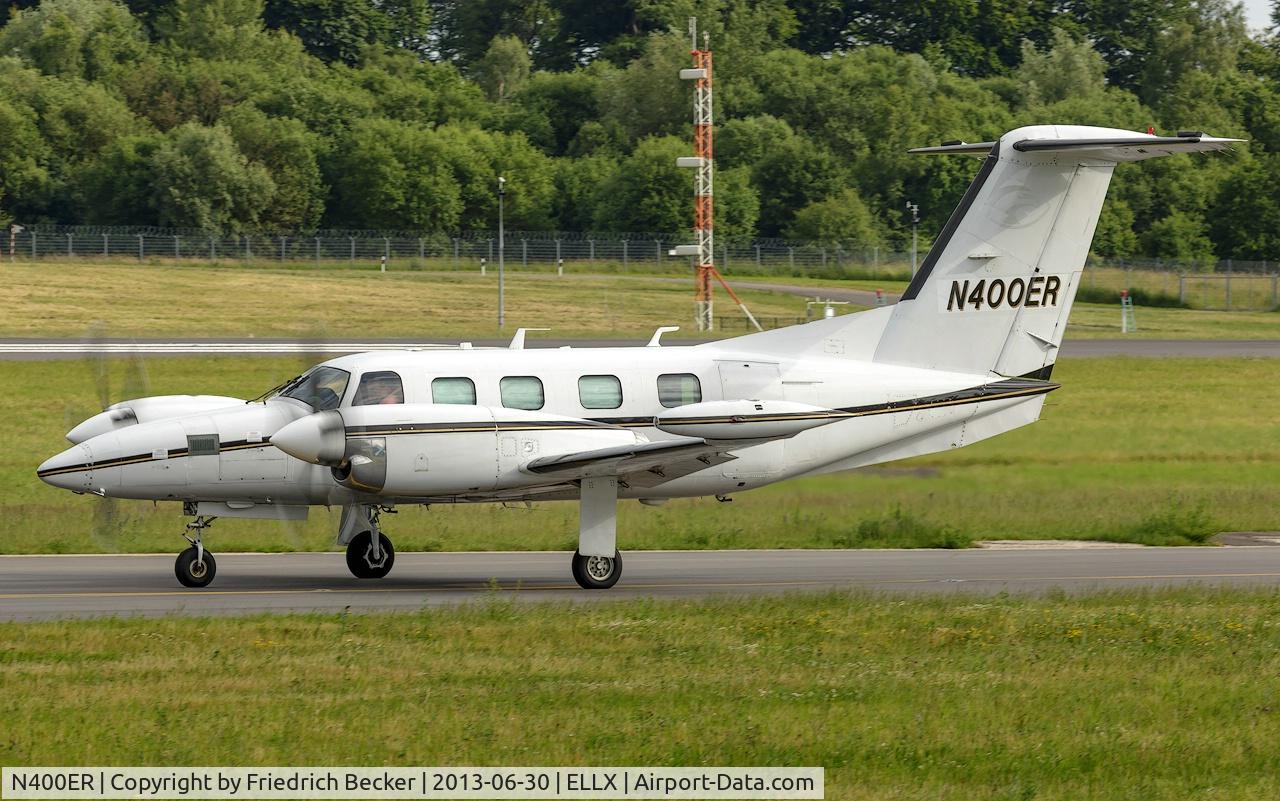 N400ER, 2012 Piper PA-42-1000 Cheyenne IV C/N 42-5527023, taxying to the active