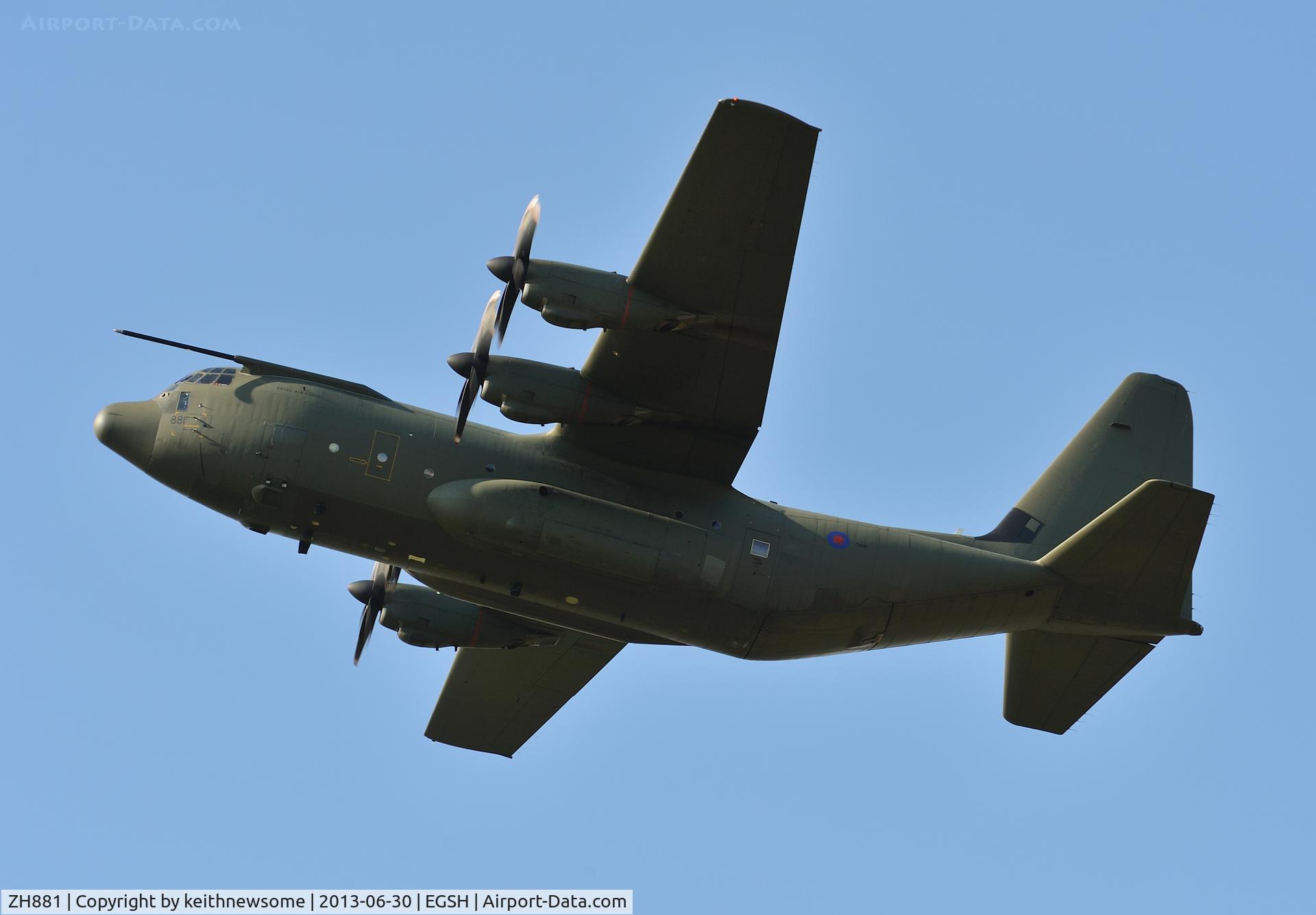 ZH881, 1999 Lockheed Martin C-130J Hercules C.5 C/N 382-5479, Heading for the sun following ILS approach.