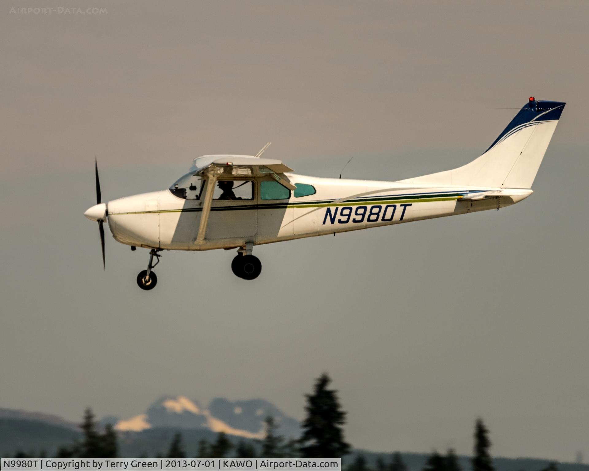 N9980T, 1960 Cessna 182D Skylane C/N 18253080, Landing 34 @ KAWO