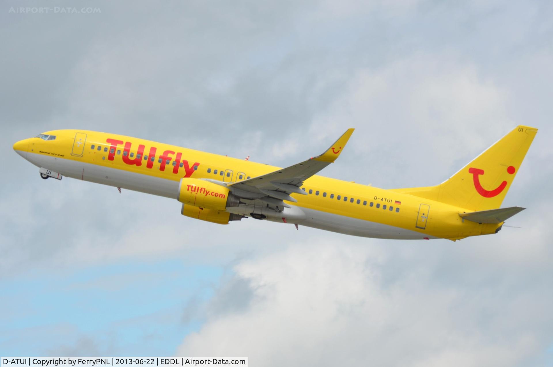 D-ATUI, 2011 Boeing 737-8K5 C/N 37252, TUI B738 taking-off.