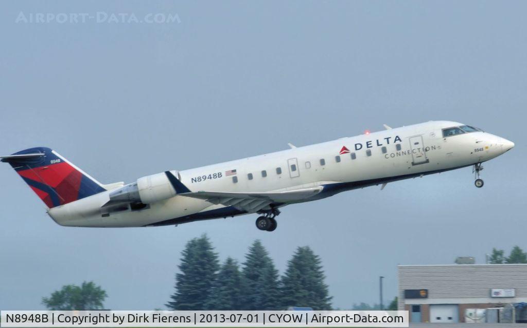 N8948B, 2004 Bombardier CRJ-200 (CL-600-2B19) C/N 7948, Leaving rwy 7 for Detroit.