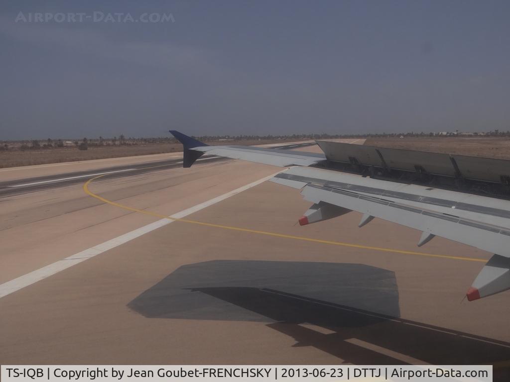 TS-IQB, 1999 Airbus A321-211 C/N 995, Nouvelair flight BJ3195 from Paris CDG, landing 09