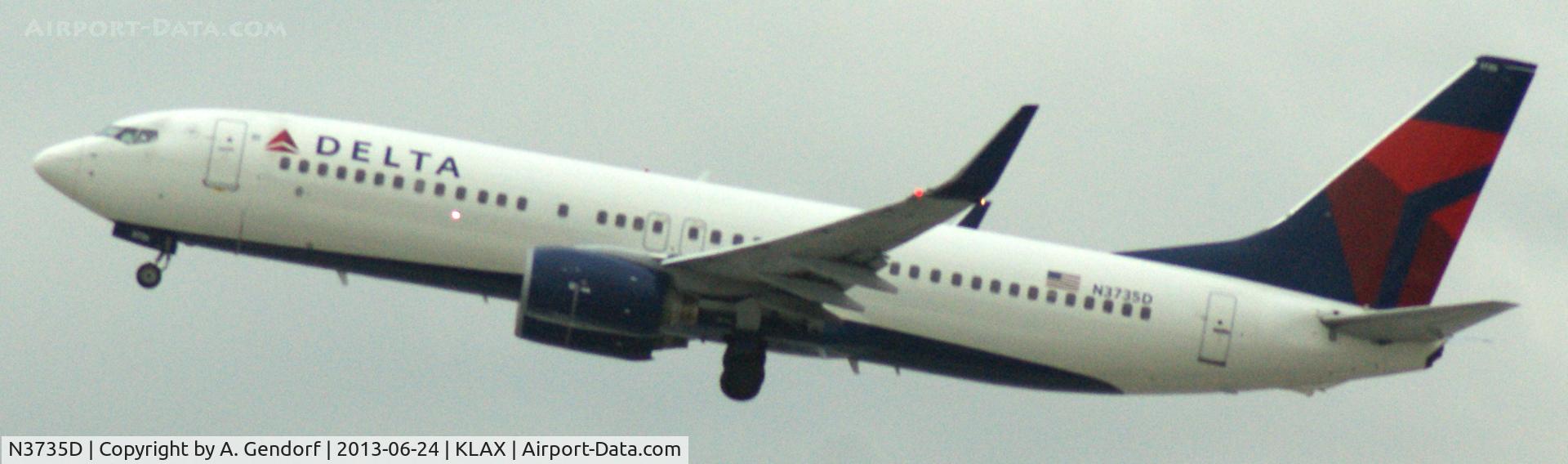 N3735D, 2000 Boeing 737-832 C/N 30381, Delta, seen here departing RWY 25R at Los Angeles Int´l(KLAX)