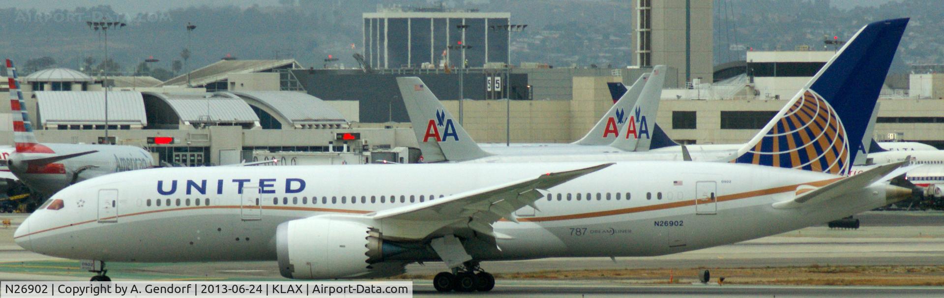 N26902, 2012 Boeing 787-8 Dreamliner C/N 34822, United, see here United´s Dreamliner arriving from Houston(KIAH) at Los Angeles Int´l(KLAX)