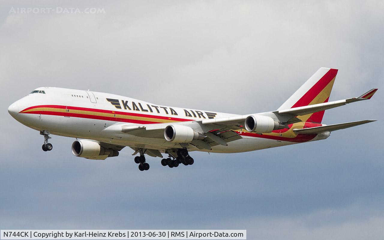 N744CK, 1993 Boeing 747-446 C/N 26353, on final RW27