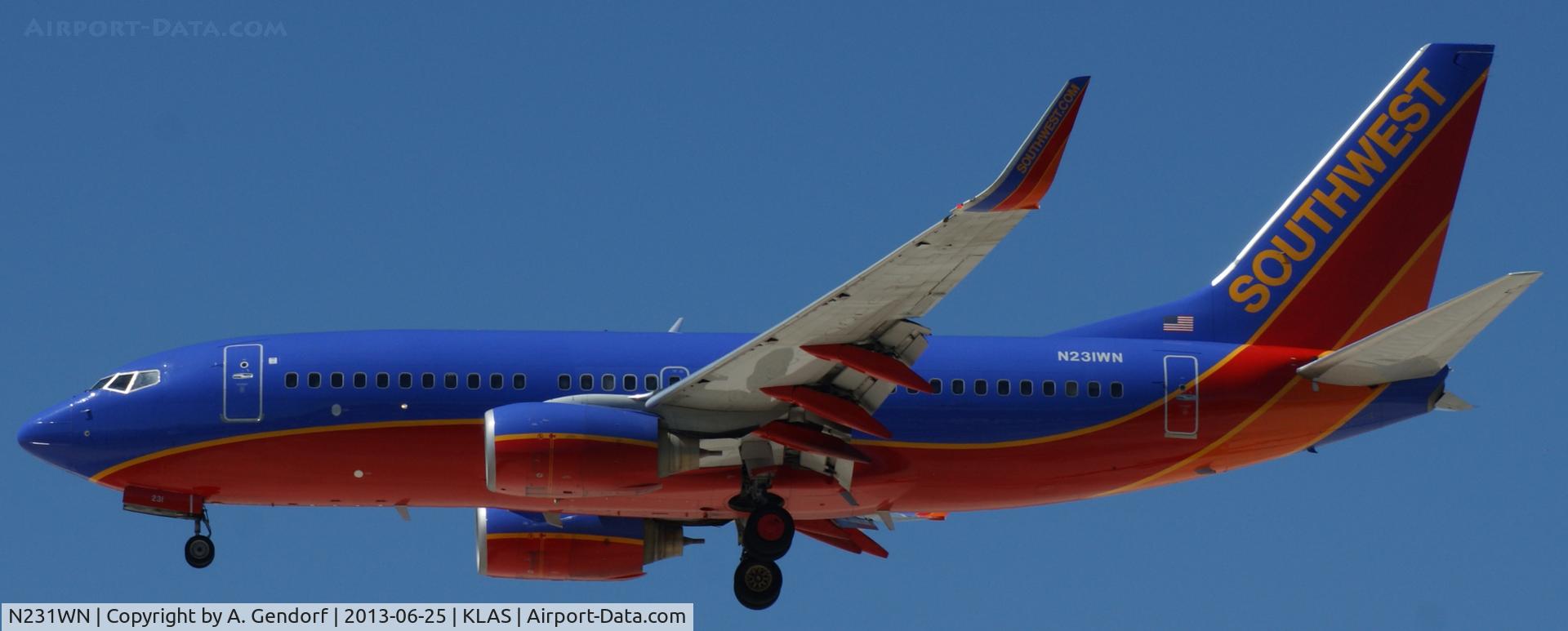N231WN, 2006 Boeing 737-7H4 C/N 32499, Southwest Airlines, seen here on short finals at Las Vegas Int´l(KLAS)