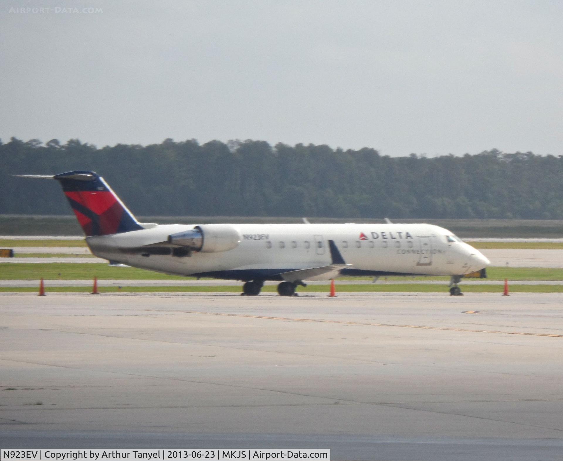 N923EV, 2003 Bombardier CRJ-200ER (CL-600-2B19) C/N 7826, Sitting on tarmac @ MBJ