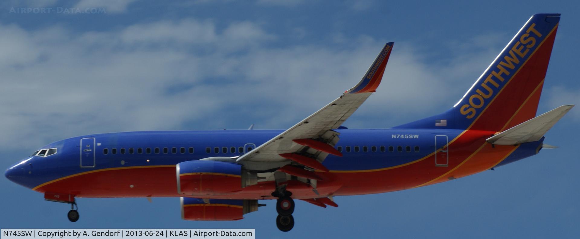 N745SW, 1999 Boeing 737-7H4 C/N 29491, Southwest Airlines, shortly before arriving at Las Vegas Int´l(KLAS)