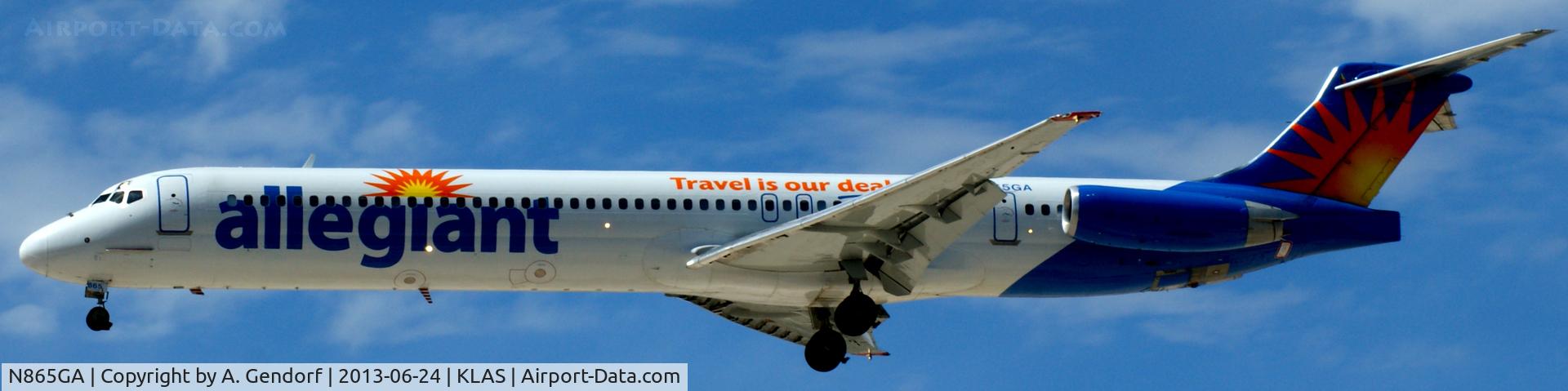 N865GA, 1990 McDonnell Douglas MD-83 (DC-9-83) C/N 49998, Allegiant Air, landing here at Las Vegas Int´l(KLAS)