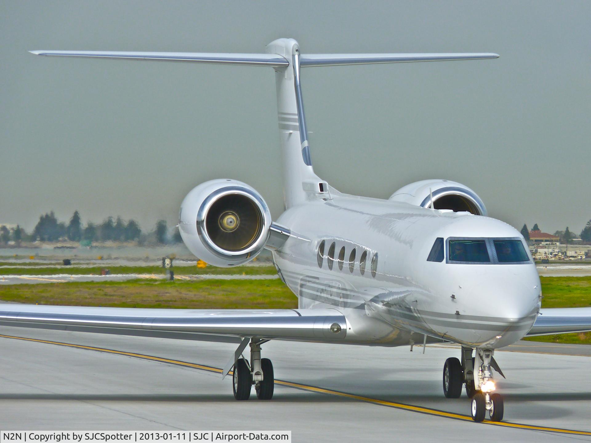 N2N, 1999 Gulfstream Aerospace G-V C/N 586, Apple Inc
