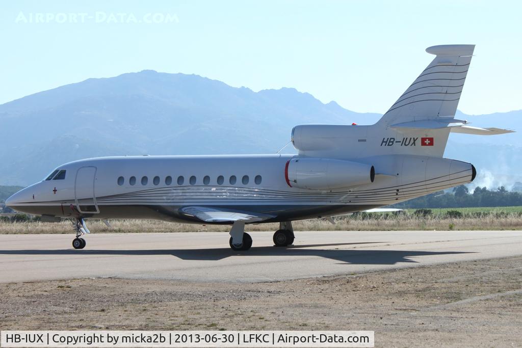 HB-IUX, 1999 Dassault Falcon 900EX C/N 54, Parked