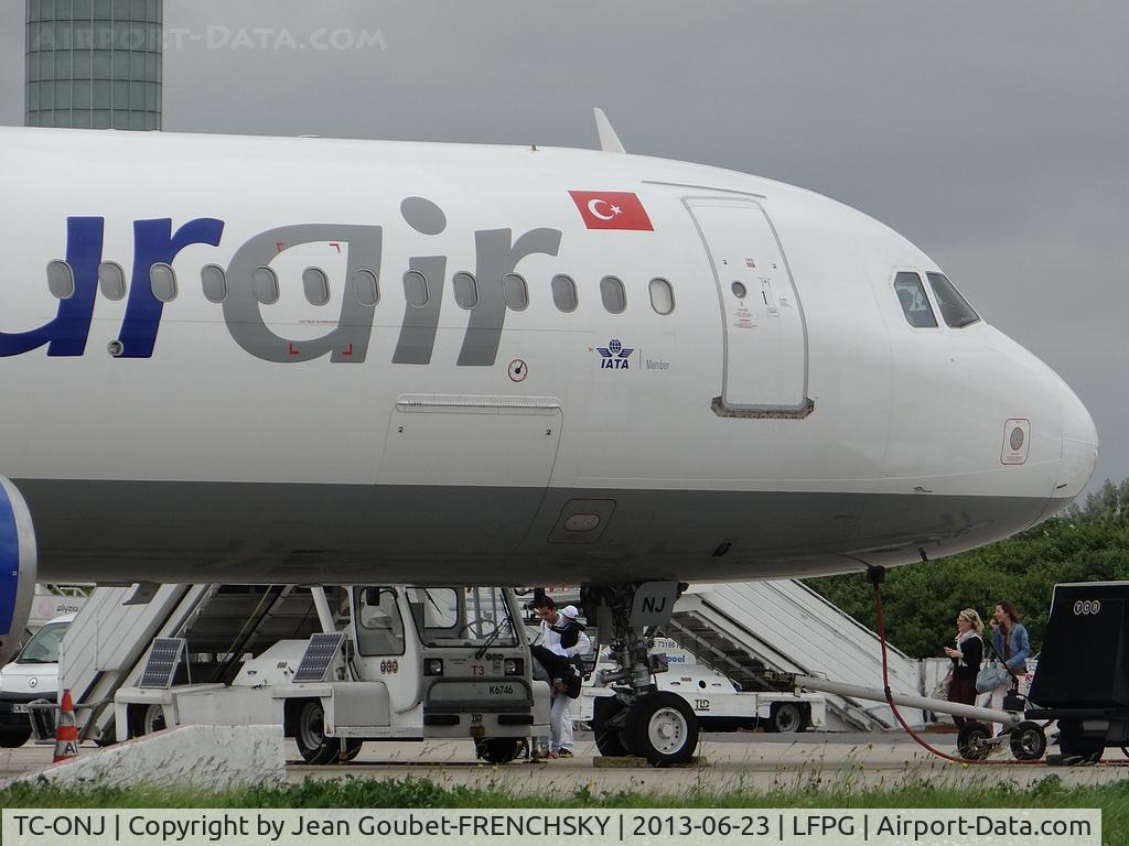 TC-ONJ, 1993 Airbus A321-131 C/N 385, CDG T3