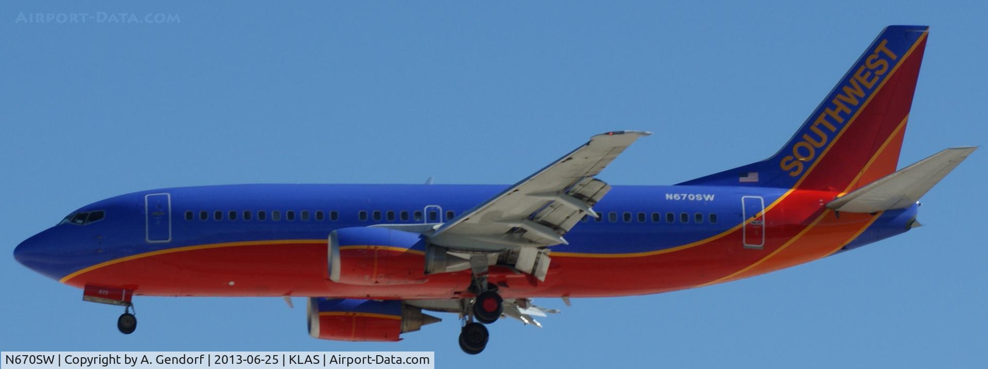N670SW, 1988 Boeing 737-3G7 C/N 23784, Southwest Airlines, seen here on short finals RWY 25L Las Vedas Int´l(KLAS)