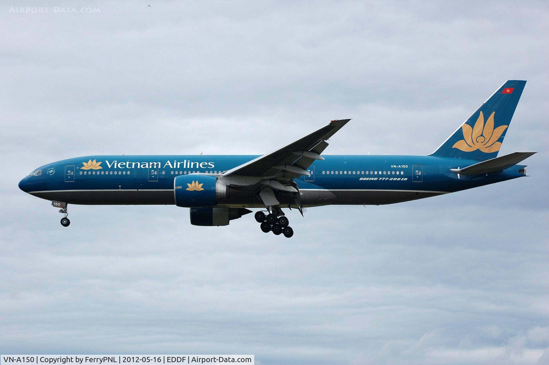 VN-A150, 2005 Boeing 777-2Q8/ER C/N 32717, Landing