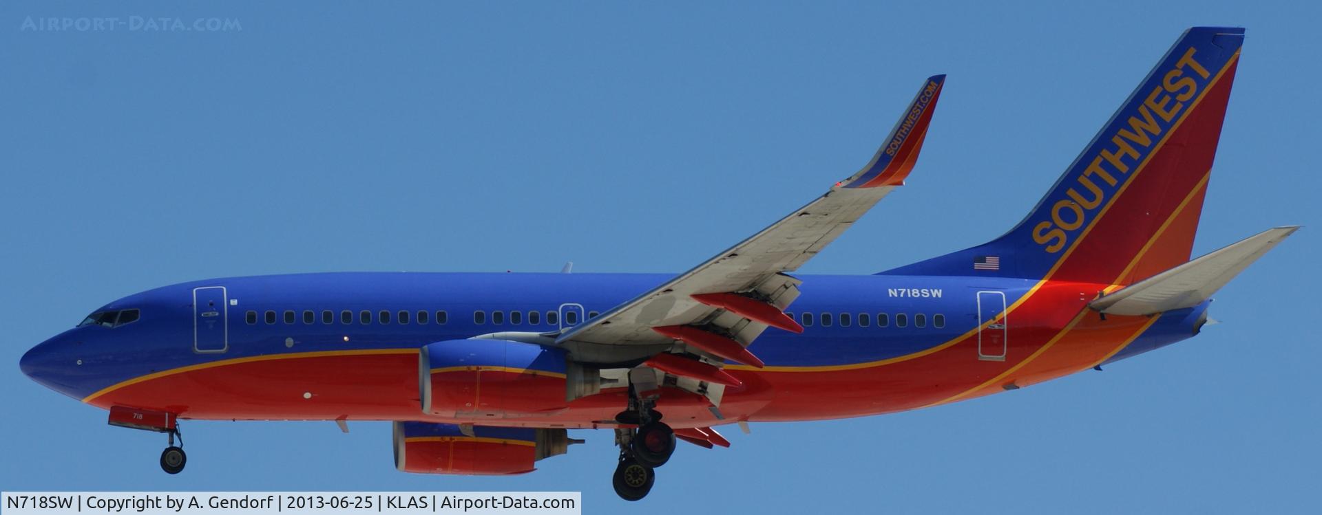 N718SW, 1998 Boeing 737-7H4 C/N 27852, Southwest Airlines, on finals at Las Vegas Int´l(KLAS)