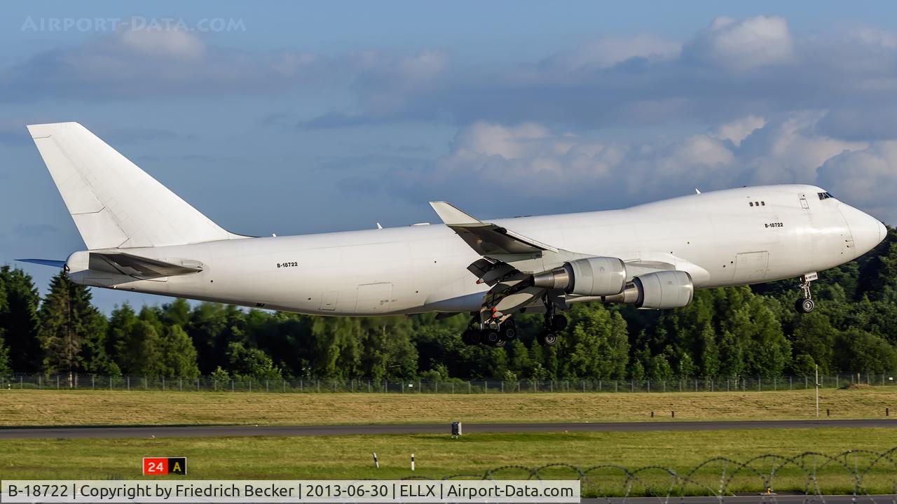 B-18722, 2006 Boeing 747-409F/SCD C/N 34265, moments prior touchdown on RW24