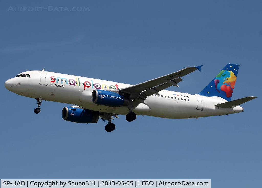 SP-HAB, 2001 Airbus A320-232 C/N 1411, Landing rwy 32L