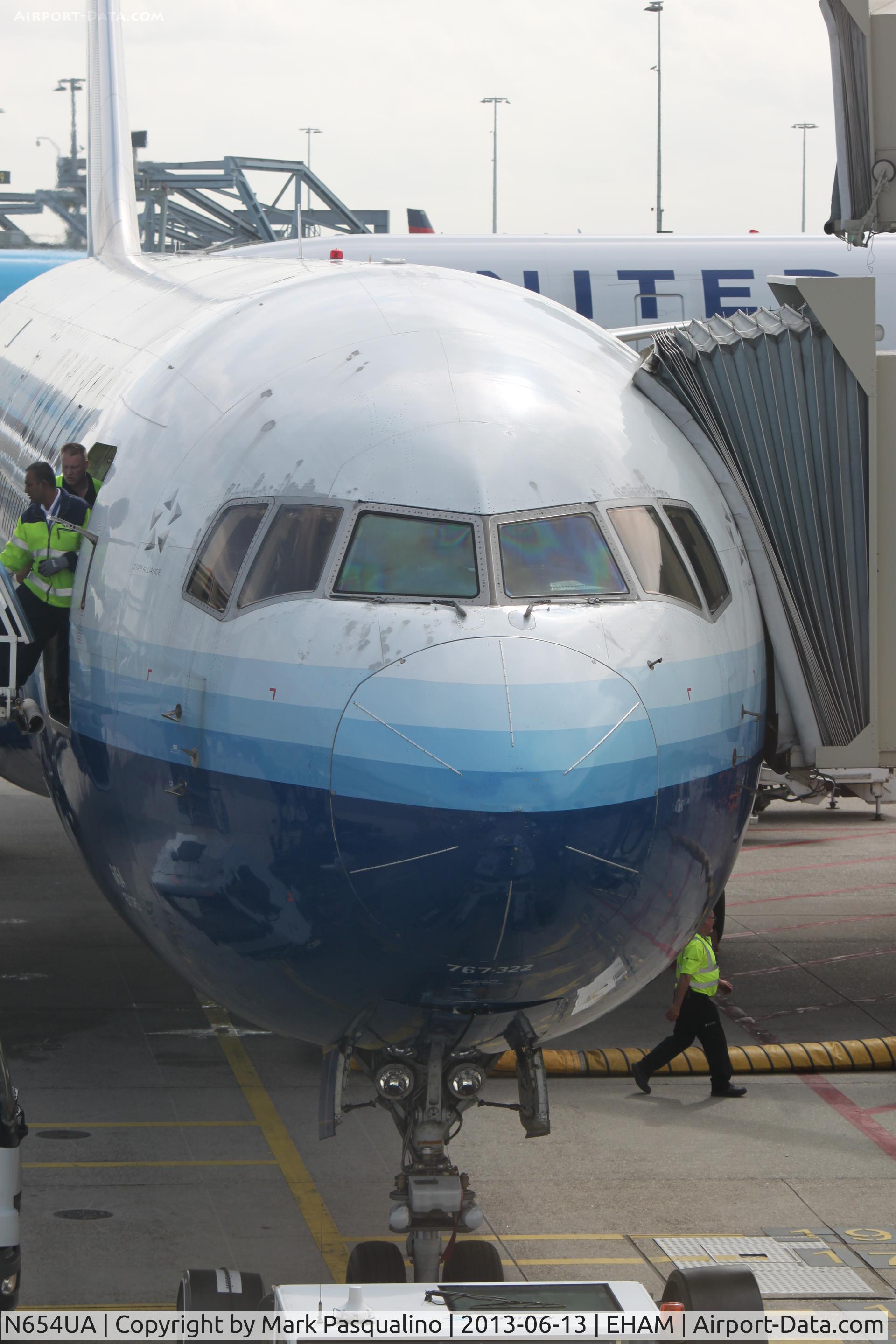 N654UA, 1992 Boeing 767-322ER C/N 25392, Boeing 767-300