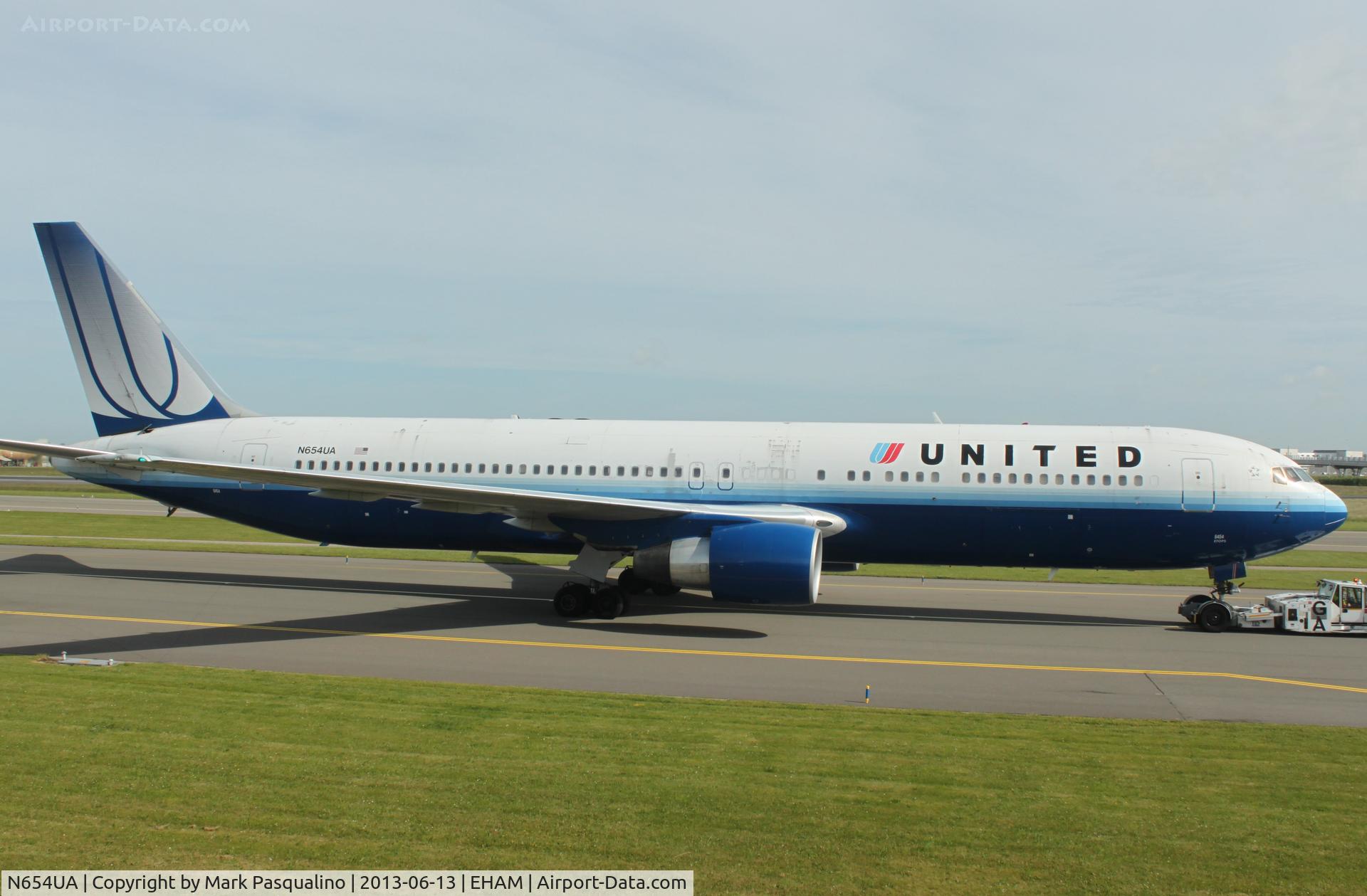 N654UA, 1992 Boeing 767-322ER C/N 25392, Boeing 767-300
