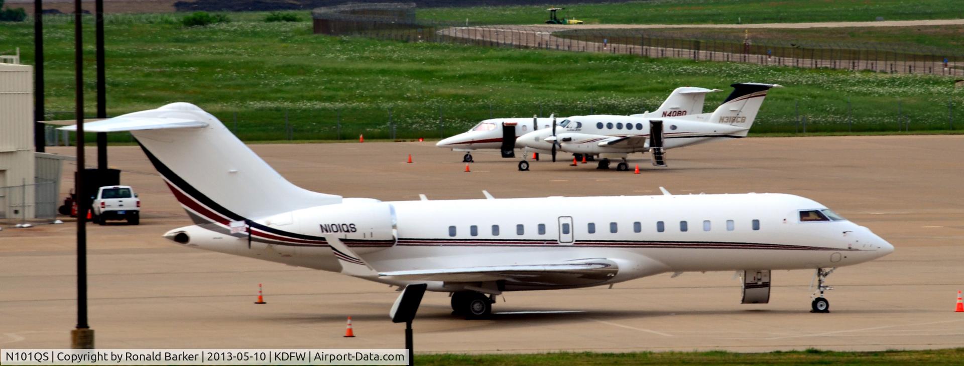 N101QS, 2006 Raytheon Beechjet 400A C/N RK-484, On the ramp DFW