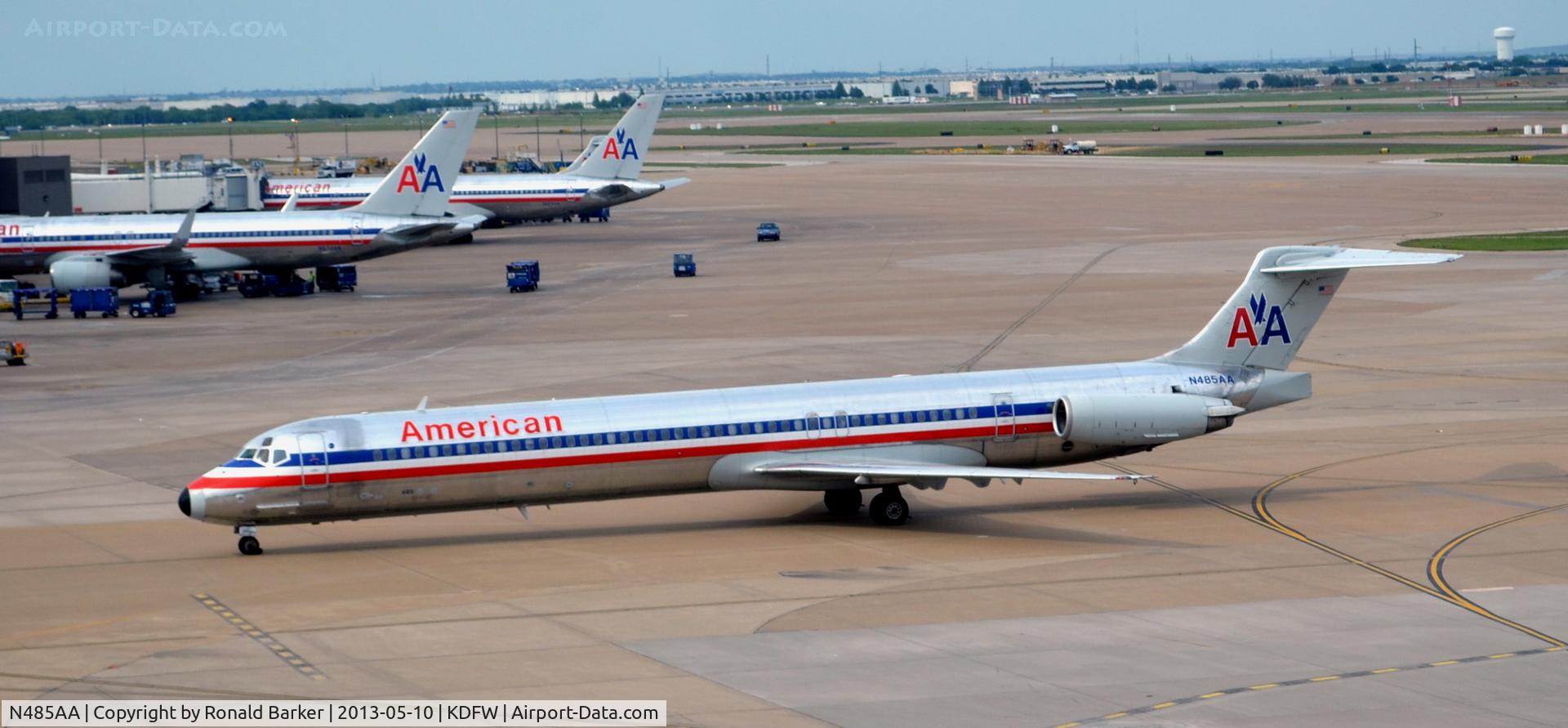 N485AA, 1988 McDonnell Douglas MD-82 (DC-9-82) C/N 49678, Taxi DFW