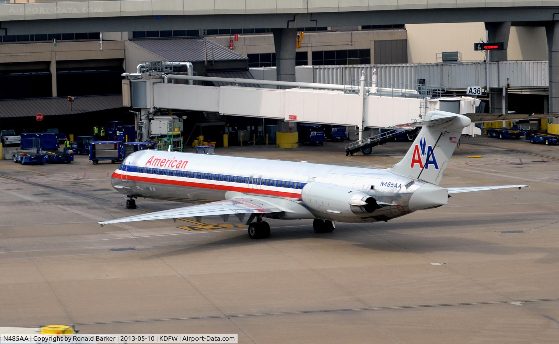 N485AA, 1988 McDonnell Douglas MD-82 (DC-9-82) C/N 49678, Taxi DFW