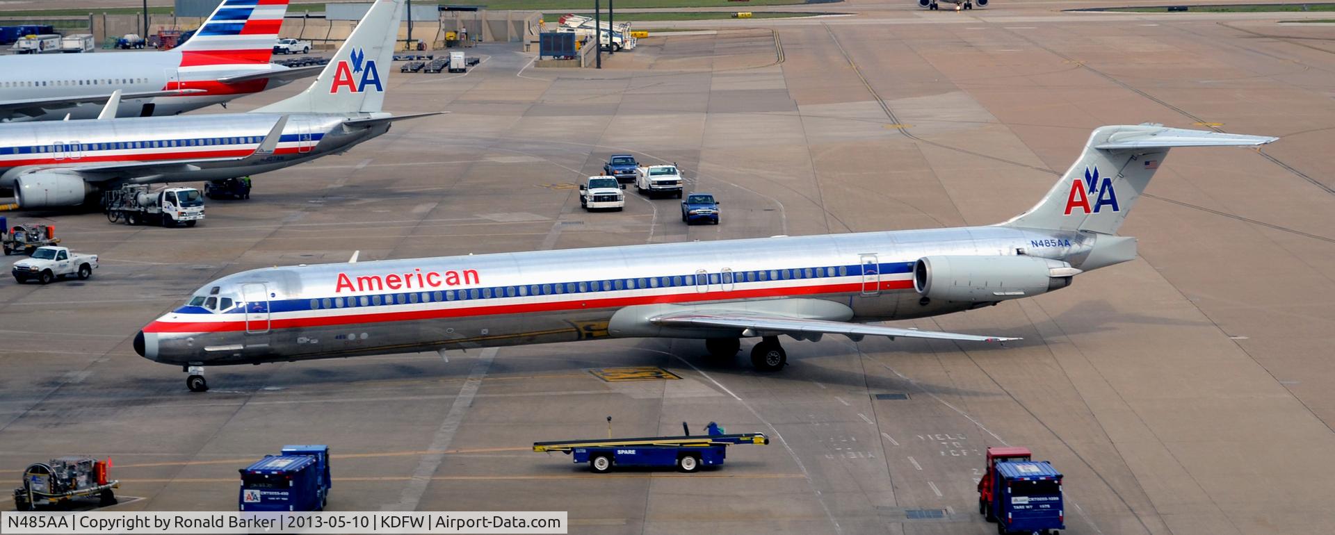 N485AA, 1988 McDonnell Douglas MD-82 (DC-9-82) C/N 49678, Arriving Gate A37 DFW
