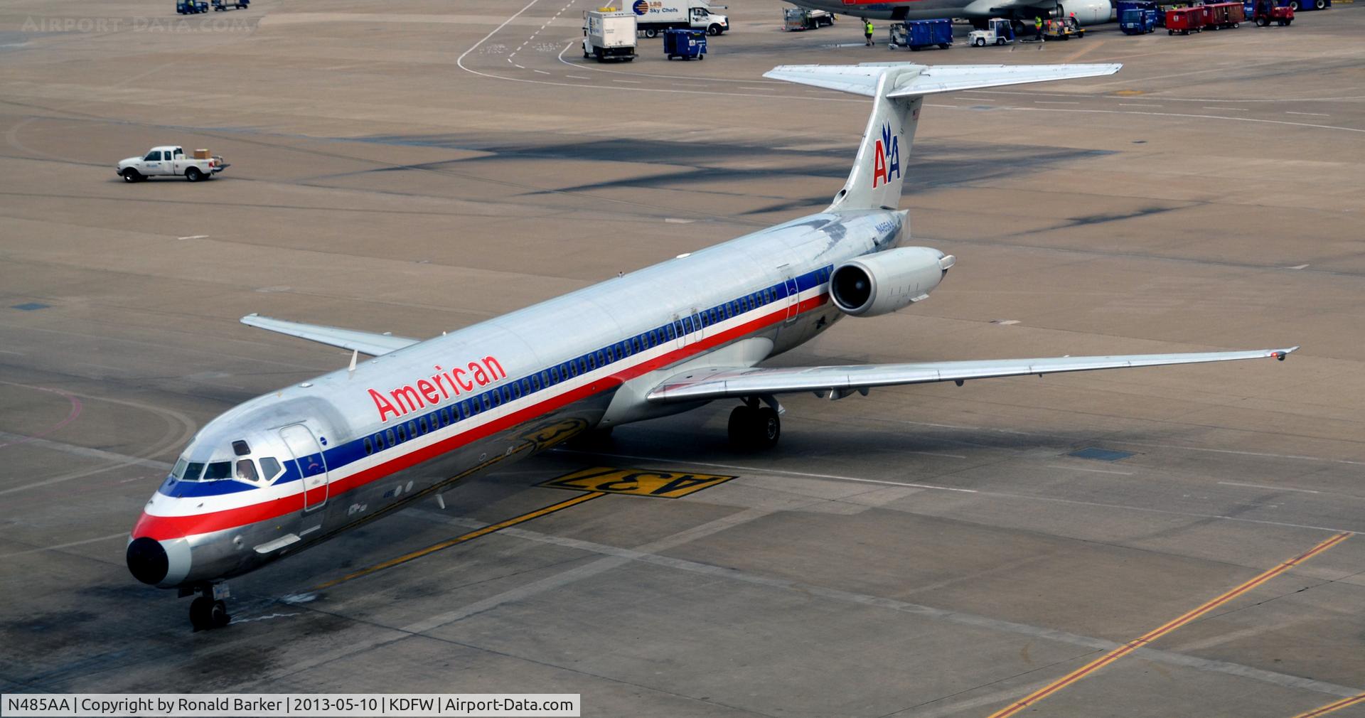N485AA, 1988 McDonnell Douglas MD-82 (DC-9-82) C/N 49678, Gate A37  DFW
