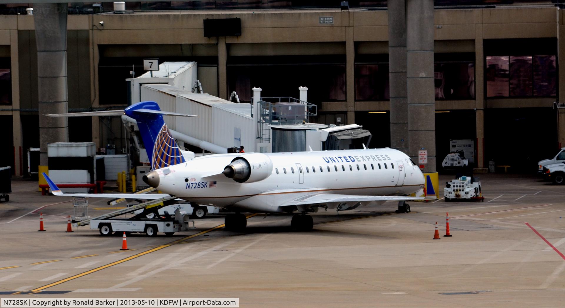 N728SK, 2005 Bombardier CRJ-701 (CL-600-2C10) Regional Jet C/N 10192, Gate 7 DFW