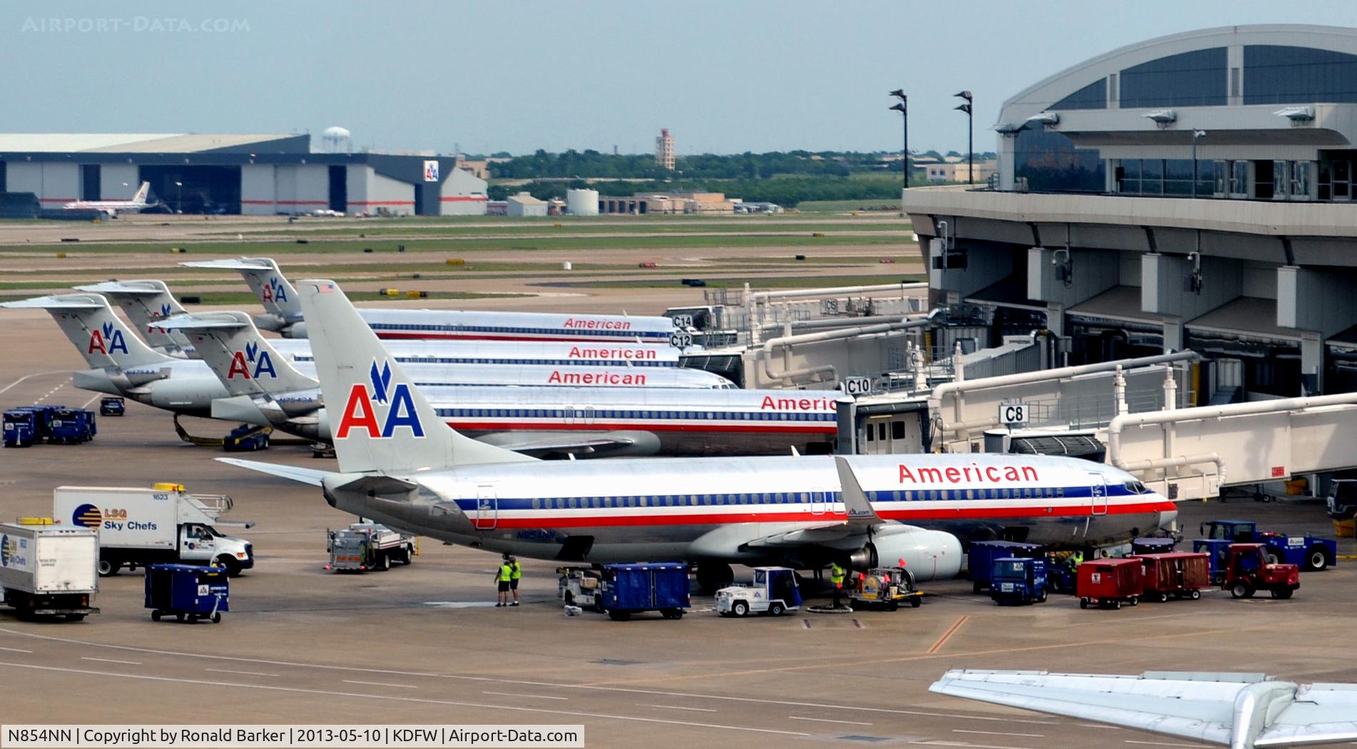 N854NN, 2010 Boeing 737-823 C/N 33214, Gate C8 DFW