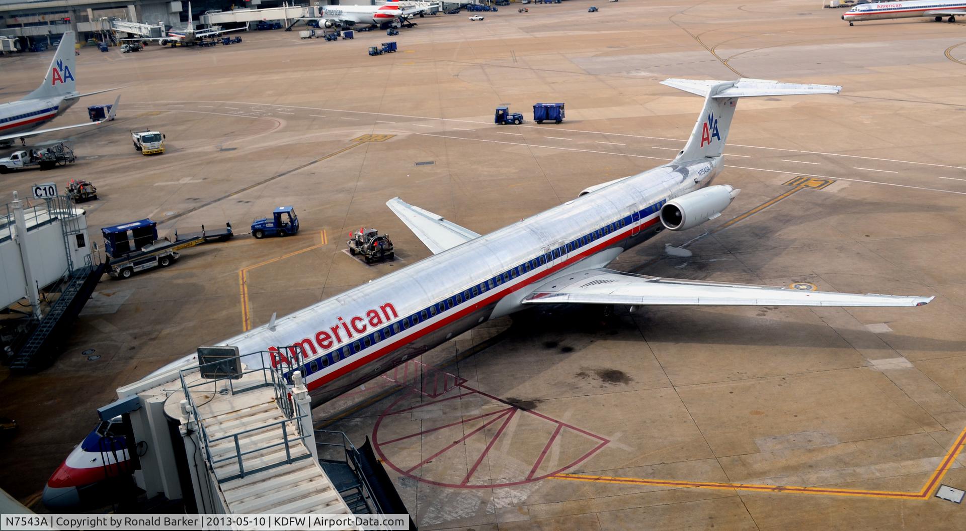 N7543A, 1990 McDonnell Douglas MD-82 (DC-9-82) C/N 53025, Gate C11 DFW