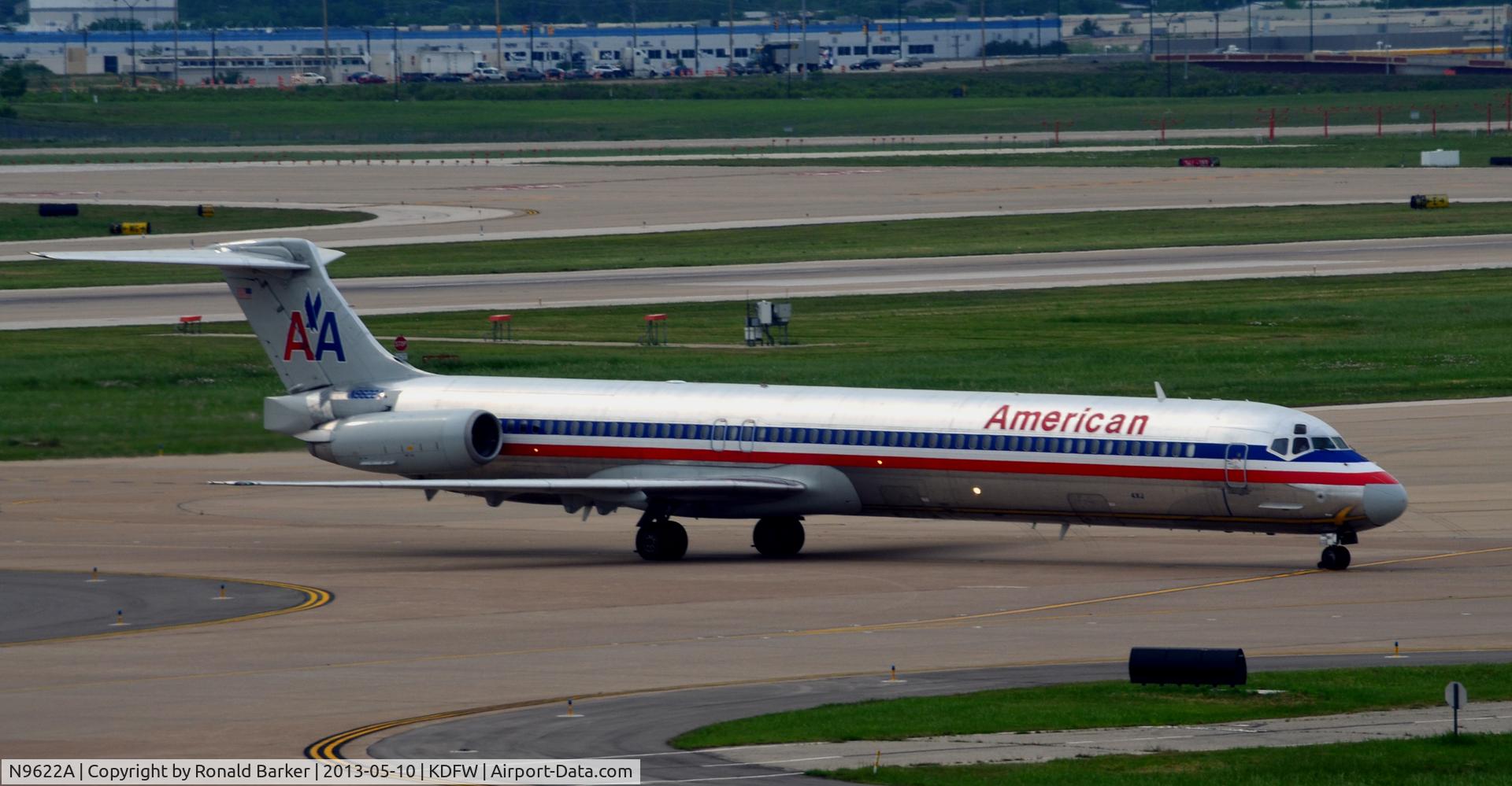 N9622A, 1998 McDonnell Douglas MD-83 (DC-9-83) C/N 53593, Taxi DFW