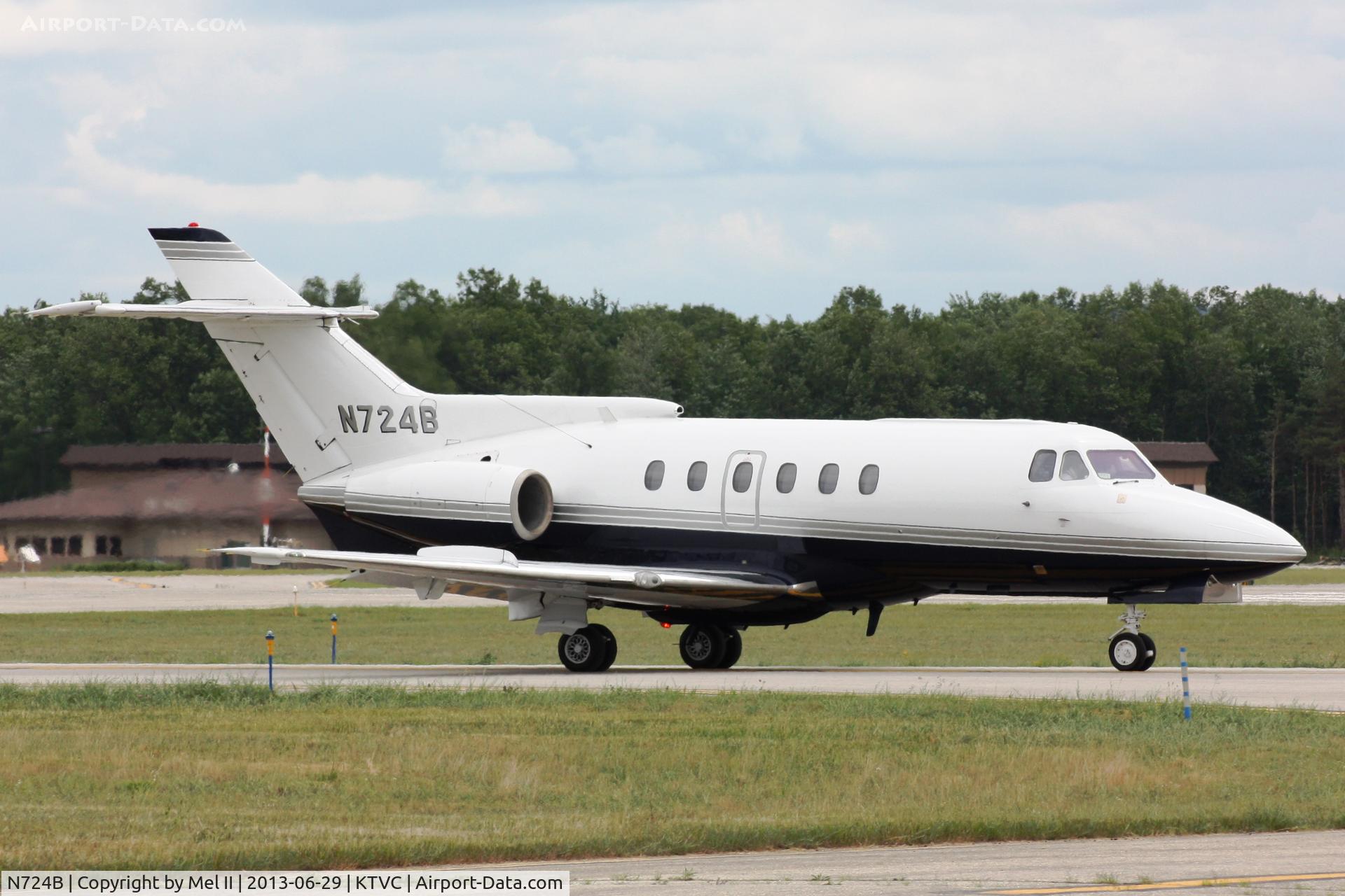 N724B, 1977 Hawker Siddeley HS.125 Series 700A C/N 257006, Taxi For Departure RWY 10