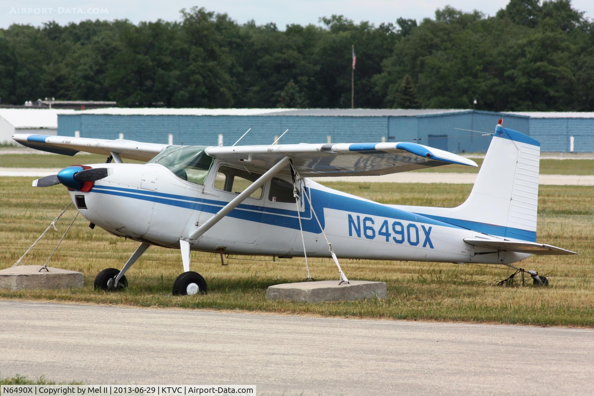 N6490X, 1961 Cessna 180D C/N 18050990, Parked
