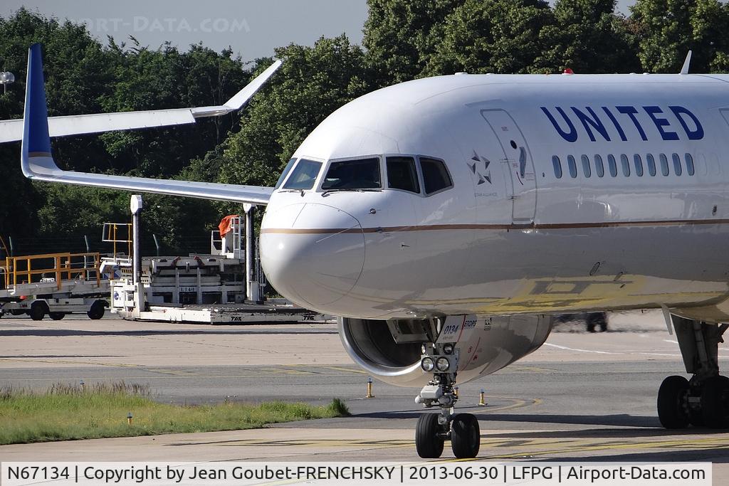N67134, 1999 Boeing 757-224 C/N 29283, UNITED at CDG T1