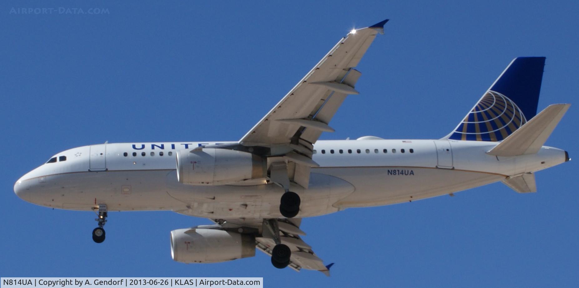 N814UA, 1998 Airbus A319-131 C/N 862, United, is arriving at Las Vegas Int´l(KLAS)